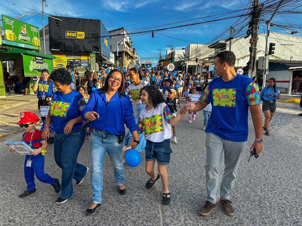 Passeata da ONG STAR pela conscientização do autismo nas ruas de Escada